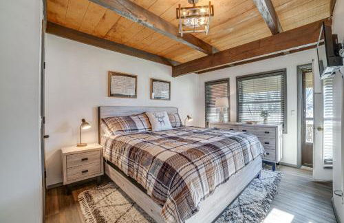 Chic Greek Peak Ski Resort Townhome with Balconies! - Foto 19