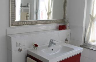 Ruhige Ferienwohnung mit Balkon und Blick in die Natur - Foto 8