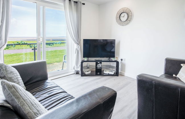 Beach View - 2 Bed Apartment - Llanelli - Photo 25