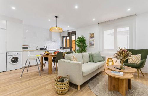 Monet, apartamento con terraza, cuna y trona - Foto 2