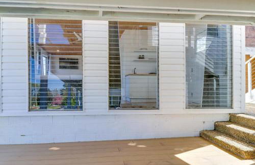 Waterfront Colonial Beach Studio with Boat Dock! - Foto 13