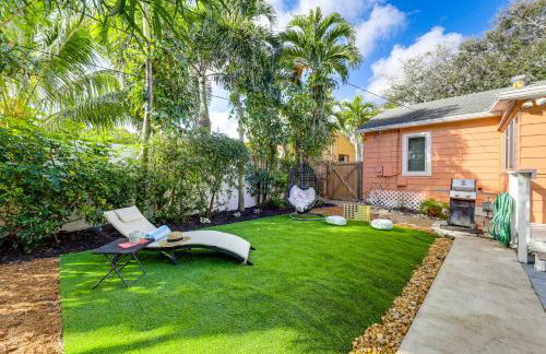 Yard and Hot Tub Historic Lake Worth Cottage! - Photo 29