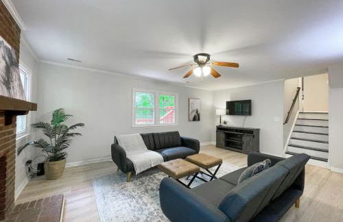 Fenced-In 3 BR Swingset, Carport, North Raleigh - Foto 1