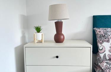 Cozy Family House 10 min from Manchester Airport - Photo 52