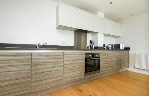 Orion Marina Sea View - Parking - by Brighton Holiday Lets - Foto 10