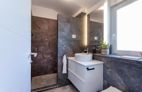 4 Bedroom Cozy Home In Marcana - Foto 39