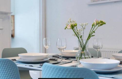 Stylish Caversham Town-House Free Parking & Garden - Photo 10