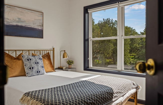 For Lake Sake by Avantstay Lakefront Hot Tub View - Photo 43