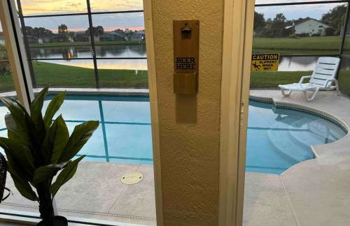 Lakefront Villa with private heated pool - Foto 41