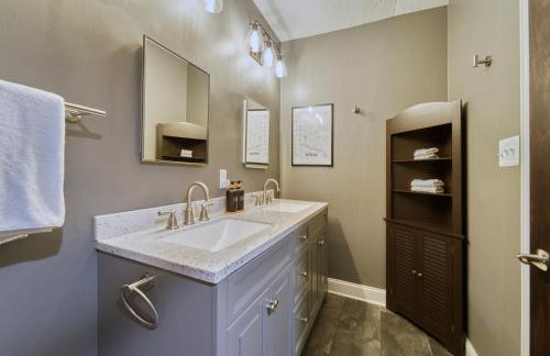 Homelike Three-Bedroom Apartment with Private Theater Near Capitol - Foto 7