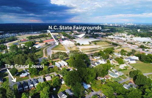 Home Near Lenovo Center and Carter Finley - Foto 10