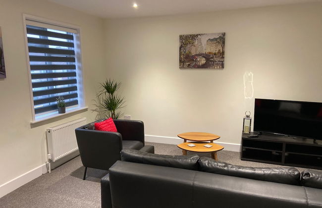 Gladstone Apartments by Bluebell Rooms - Photo 39