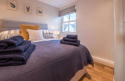 Beautiful Central Tenby Apartment with free parking - Photo 8