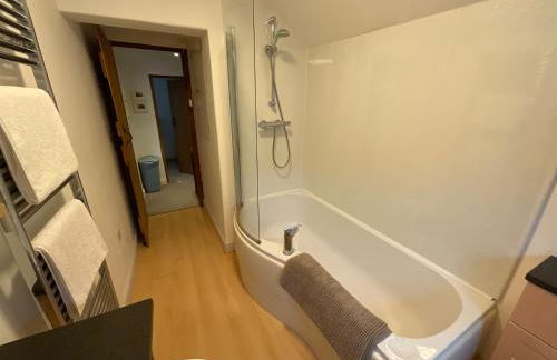 Carr’s cottage Eyam Peak District, - Photo 20