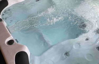 Lovely 2 bed apartment with hot tub log burner and off street parking - Foto 22