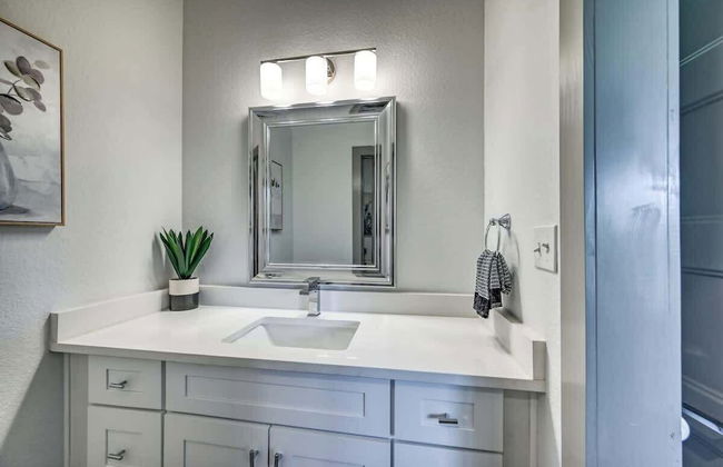 Upscale 5BR Home on Lake Travis With Hottub & Lake Views - Foto 24