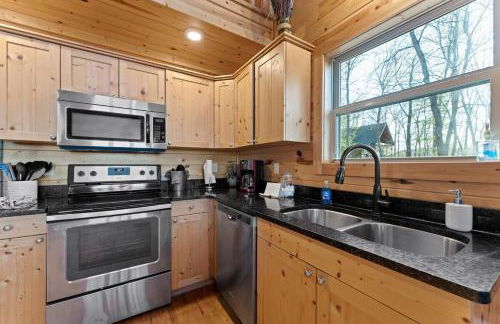 Cabin 3 Mtn View Cabin Near River with Hot Tub and Fire Pit - Foto 23