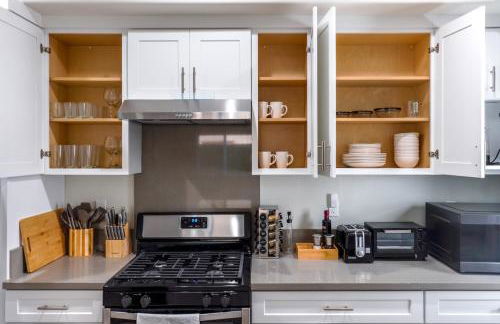 Cozy Luxe Unit Near Disneyland - Sleeps up to 10! EV Friendly & King Bed - Foto 14