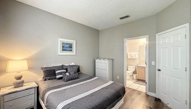 4 Bed 3 Bath In A Gated Community With Pool 4 Bedroom Villa by RedAwning - Foto 3, Habitación