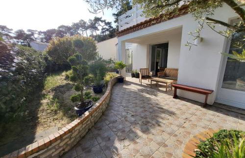 Appartement 3 chambres 6 pers rez de Jardin 5min plage quartier du Phare Location du dimanche au dimanche en juillet et aout - Photo 3