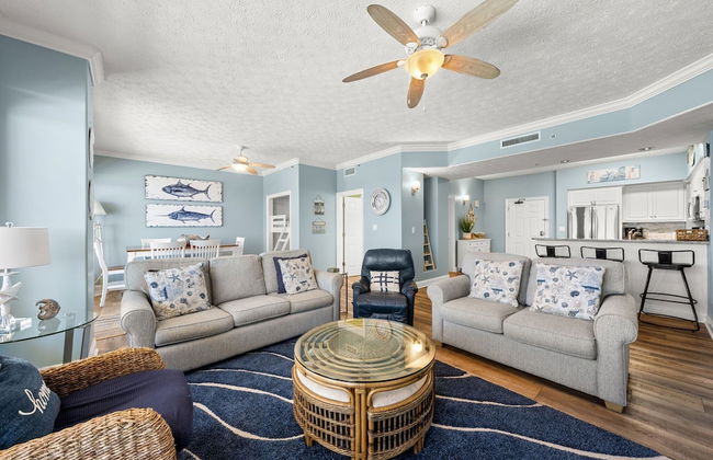 Beautiful Condo with Spacious Balcony to Enjoy Fascinating Ocean View - Unit 1002 by RedAwning - Foto 13