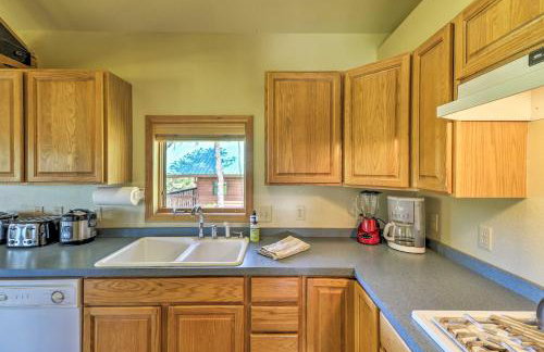 Quiet Trego Resort Home with Lake, Pavilion and Trails - Foto 11