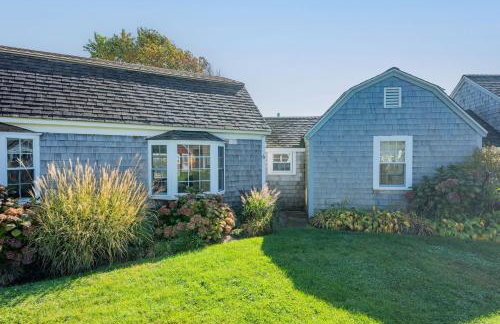 Serenity - Cozy Beachfront Charm Awaits - Photo 12