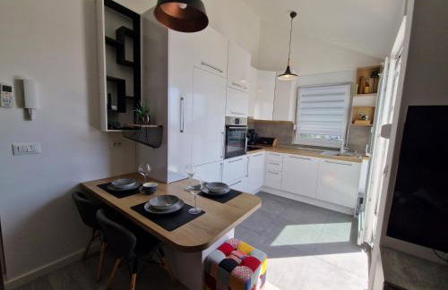 Apartments Mak & Lux - sea & sunset top view - Photo 11