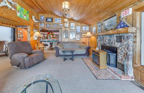 Lakefront Suring Home with Pool Table and Views! - Foto 4