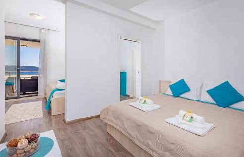 Apartmani D & J with Heated Pool & Stunning Sea View - Photo 111