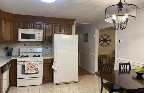 A Cozy Cape house steps to Restaurants & Beaches ~1.4 miles down scenic roads - Foto 11