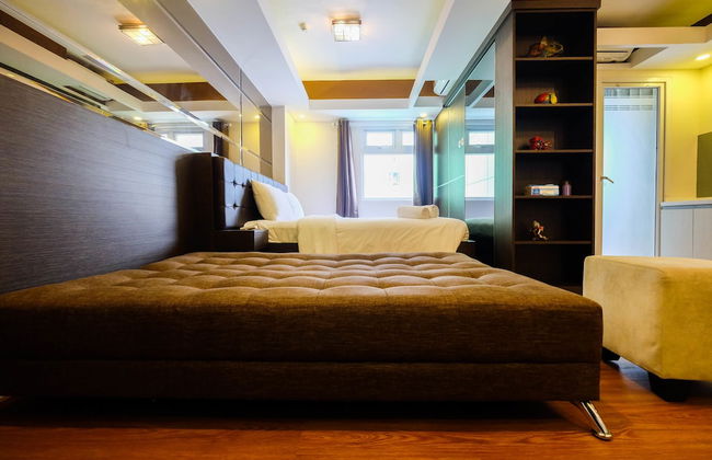 Spacious Studio Room at Green Pramuka Apartment - Foto 15