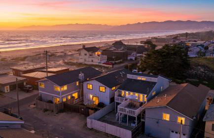 Steps to Beach w/ Patio+deck Foosball Happy Bottom Beach House by Avantstay - Foto 66