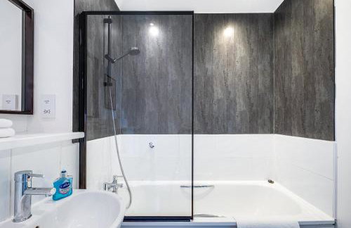 Orient CityView with FreePark and Netflix - Photo 39