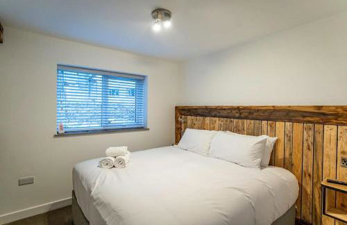 Padley; woodland lodge with hot tub for 2-4 in the Staffordshire Moorlands - Foto 12