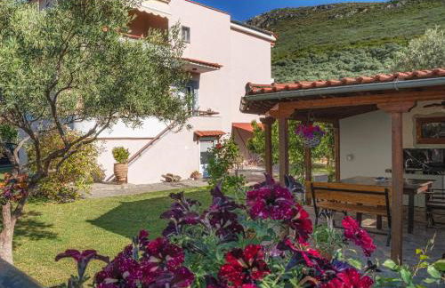 Omalia Apartment - Photo 38