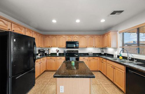 The Gem Getaway Pool Gameroom Gym by Relaxtay - Foto 23