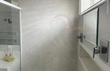 Mansão Casa Blanca em São Roque c/ 5 vagas garagem - Foto 58