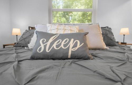 Cozy 4BR King Suite Home by WEC & Downtown! - Foto 31