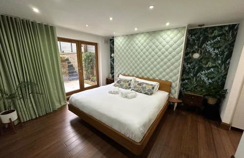 Unique Luxury Home in the heart of London. Air conditioned with private garden - Photo 3