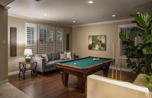 Spacious Disney Retreat with Pool Table Fire Pit - Foto 2