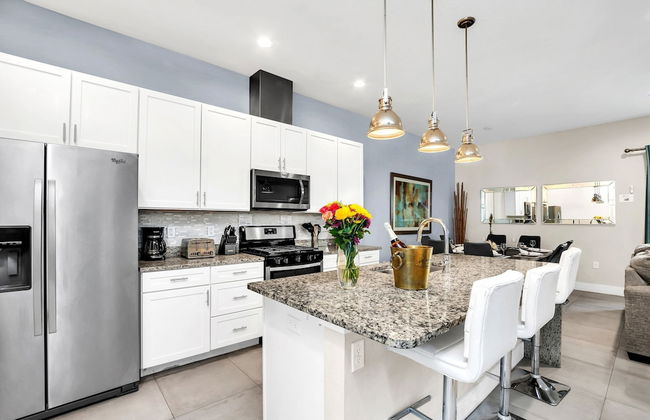 5 BR 6 BA Villa 5min Disneyworld Hot Tub BBQ - Foto 52