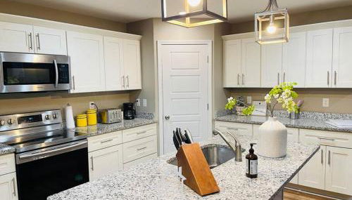 Spacious home, 3 king beds, huge backyard near UM - Foto 4