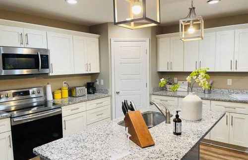 Spacious home, 3 king beds, huge backyard near UM - Foto 4