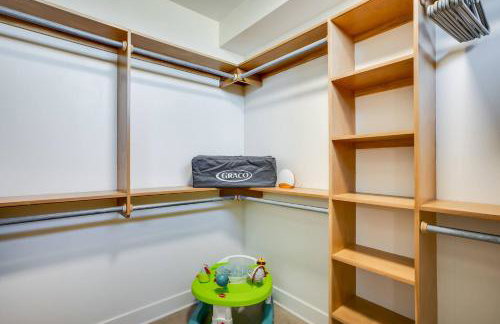 Modern Cabin Near Cheney Lake W Pool and Hot Tub - Foto 40