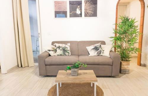 Demetra Seafront Apartment - Parking & Pool - Foto 24