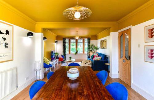 Stylish 3 Bed Home with Parking! - Photo 17