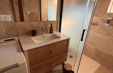 At Stéphanie and Damien's, Charming stone and pool - Foto 35