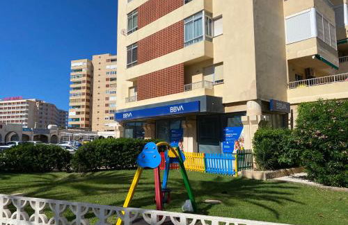 La Manga km 0, pisos estudios - planta baja - 100m de la playa - studio flats - ground floor - 100m from the beach, cada con bicis & tabla SUP, piscina & pádel & tenis & más - each with bikes & SUP board, pool & paddle & tennis & more - Foto 60