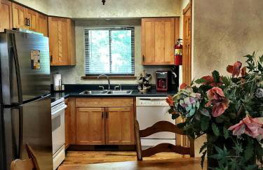 C15, Two bedroom, two bath log-sided, luxury Harbor North cottage with hot tub cottage - Foto 12